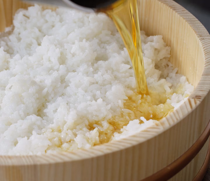 How much vinegar should I add to rice?