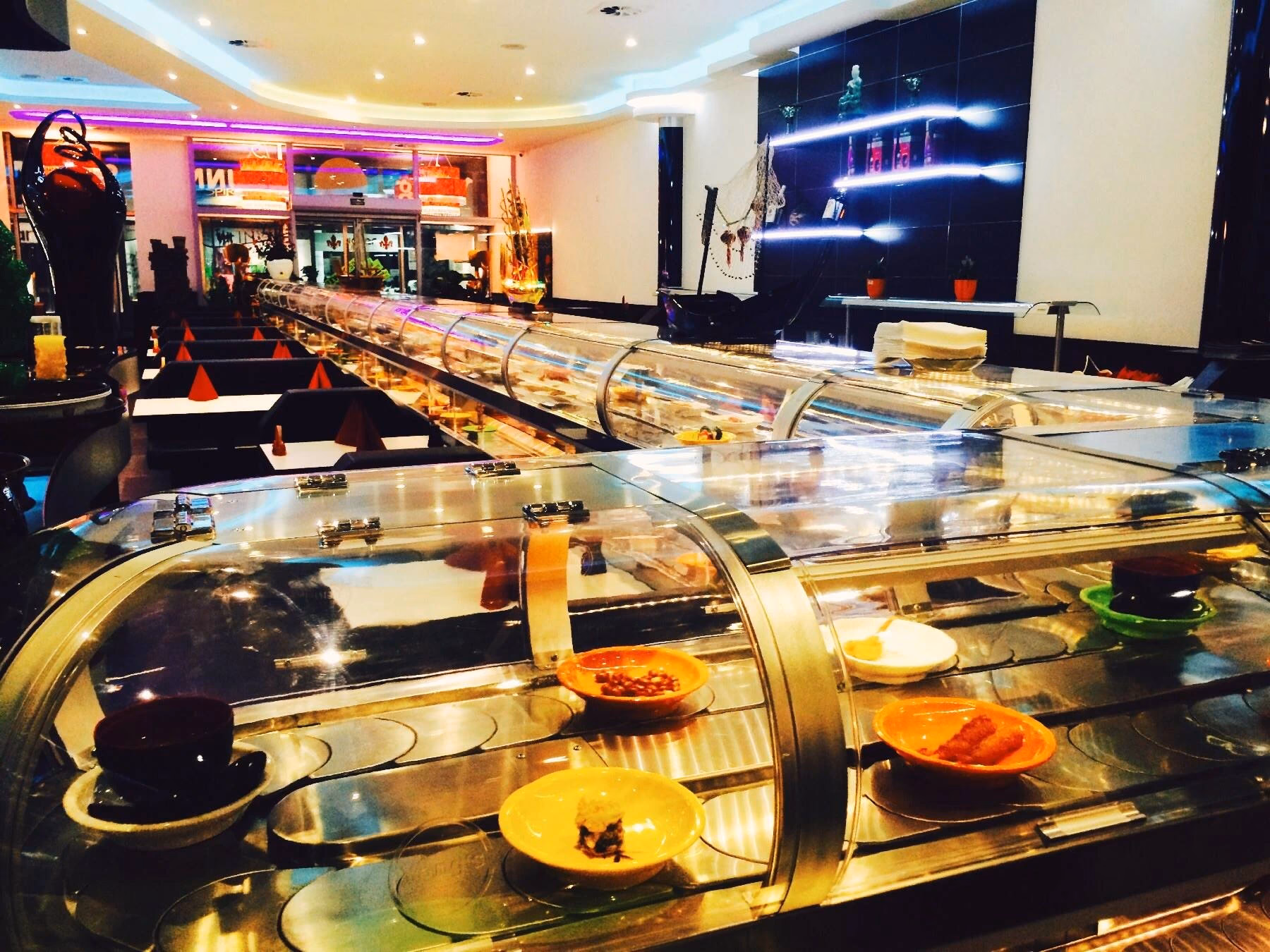 Co jezdí na running sushi?