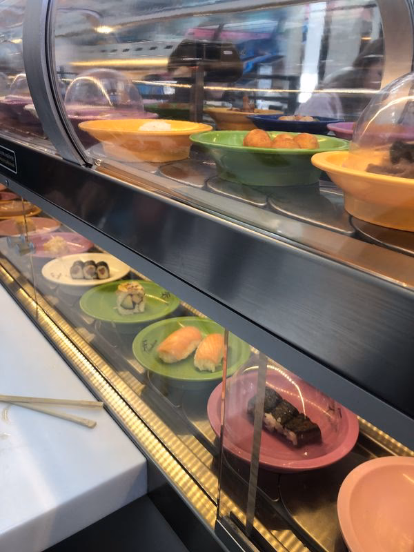 Kolik stojí running sushi v Karolině?