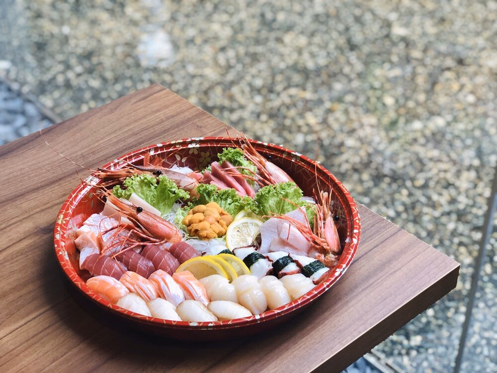 What's in a sashimi platter?