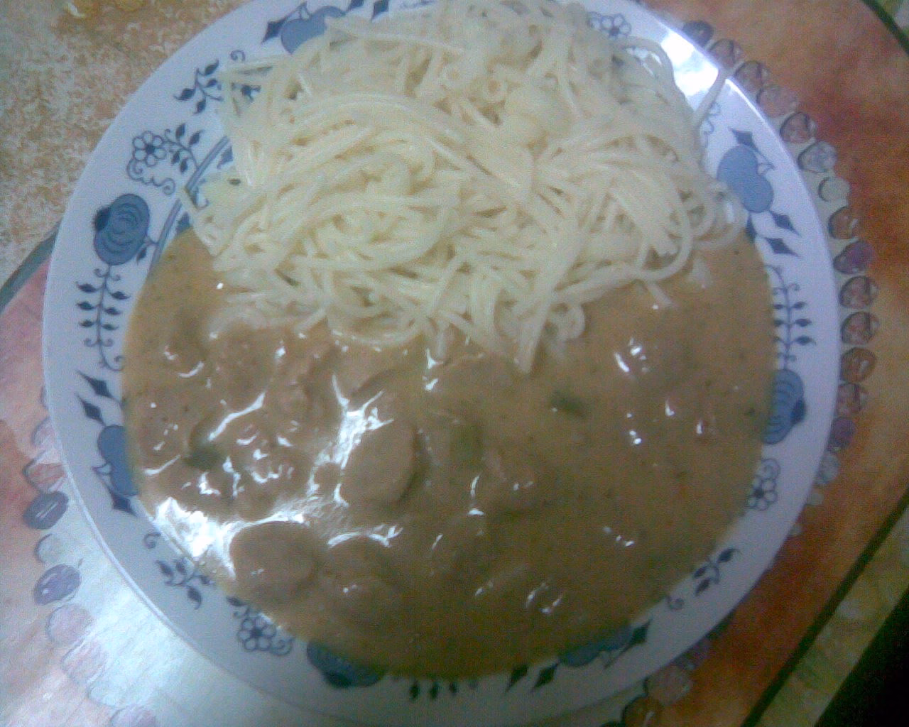 Proč se srazí smetanová omáčka?