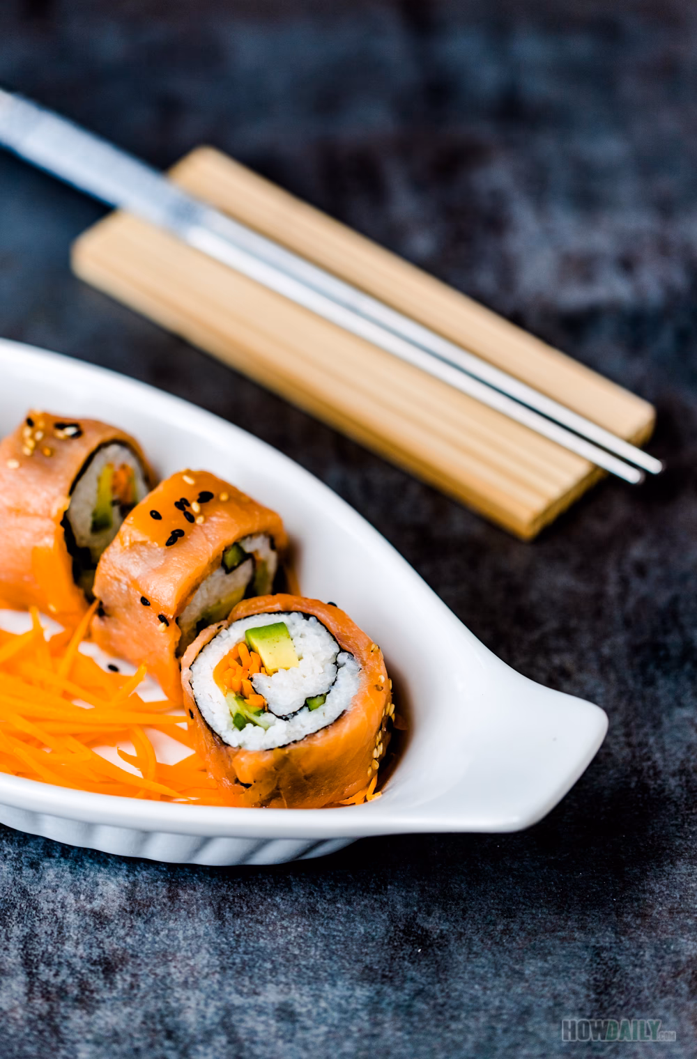 What goes in a smoked salmon sushi roll?